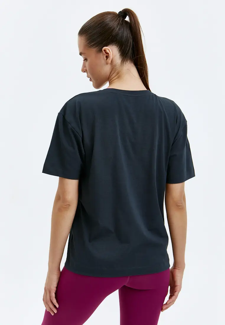 Футболка с геометрическим принтом BeSelf графитовая